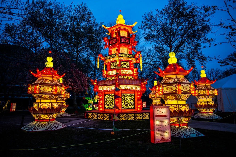 Historic Philadelphia's Franklin Square hosts dozens of traditional and contemporary Chinese lanterns to celebrate its 10th anniversary in a free daytime and ticketed evening event that includes cultural performances, Chinese fare and traditional arts and crafts through June 12, 2016.