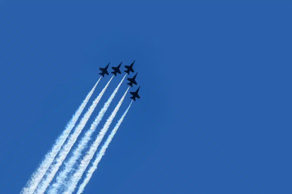 Five planes flying in formation for an air show